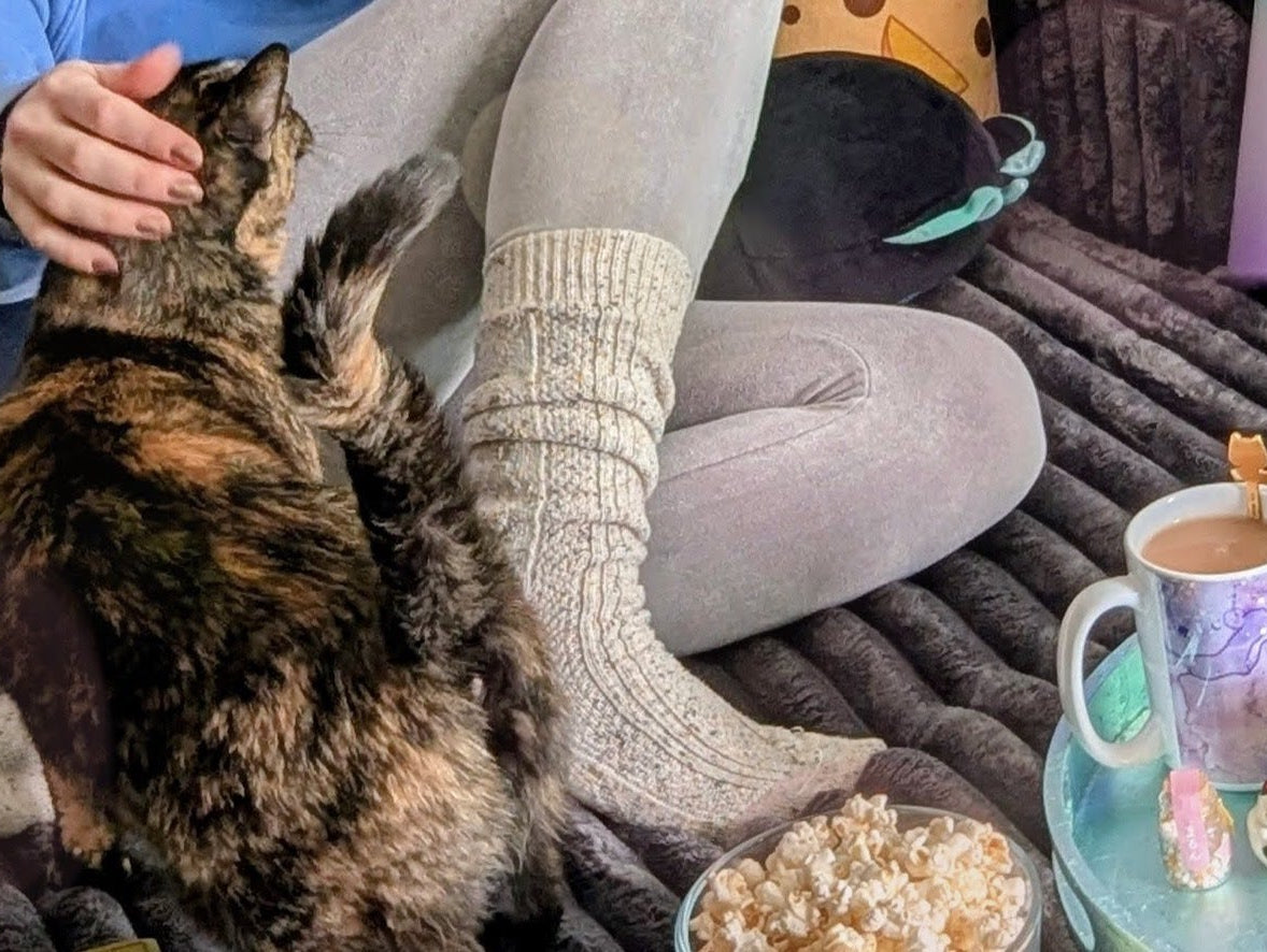 Meet The Dreamer: Robyn's Current Favorite Sock & Book Pairing