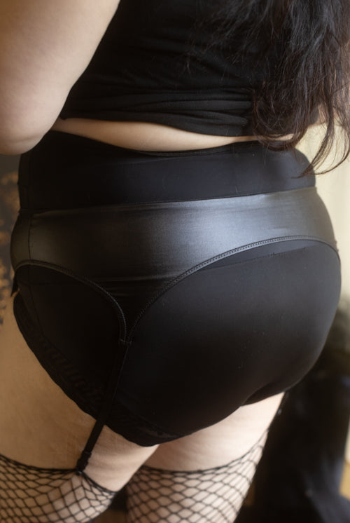 Plus Size Wet Look Garter Belt
