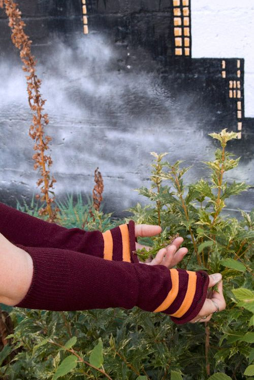 Sorcerer Sleeves - Dark Red/Gold
