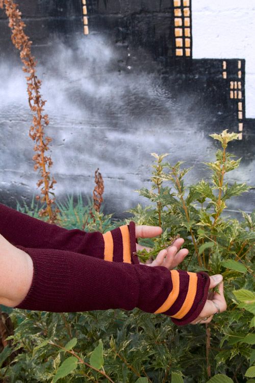 Sorcerer Sleeves - Dark Red/Gold