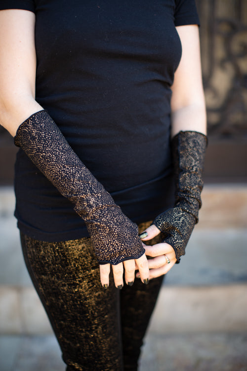 Snake Print Reversible Arm Warmers - Black