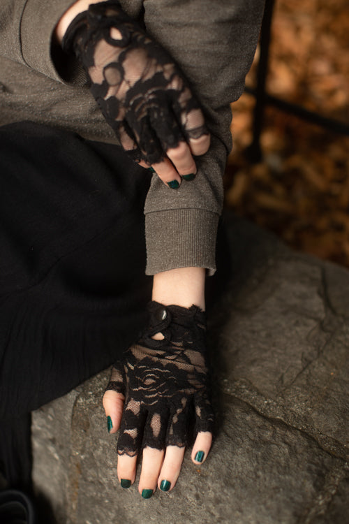 Lace Keyhole Fingerless Gloves