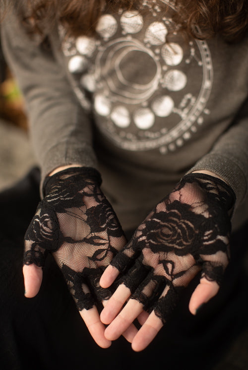 Lace Keyhole Fingerless Gloves