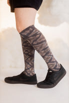 O Tie Dye Knee Socks - Charcoal Crinkle