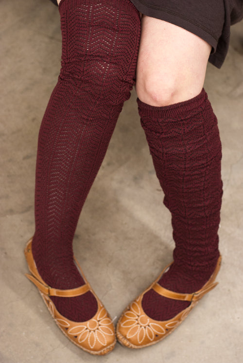 Longer O Chevrons - Dark Red/Black