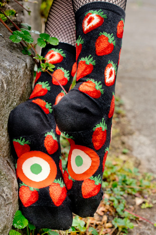 Sweet Strawberries Crew - Black