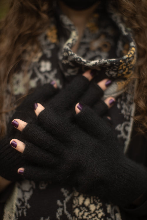Orkney Angora Thermal Fingerless Gloves - Black - Small