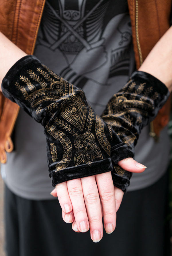 Polonova Longer Mehndi Hearts Arm Warmers - Black with Gold