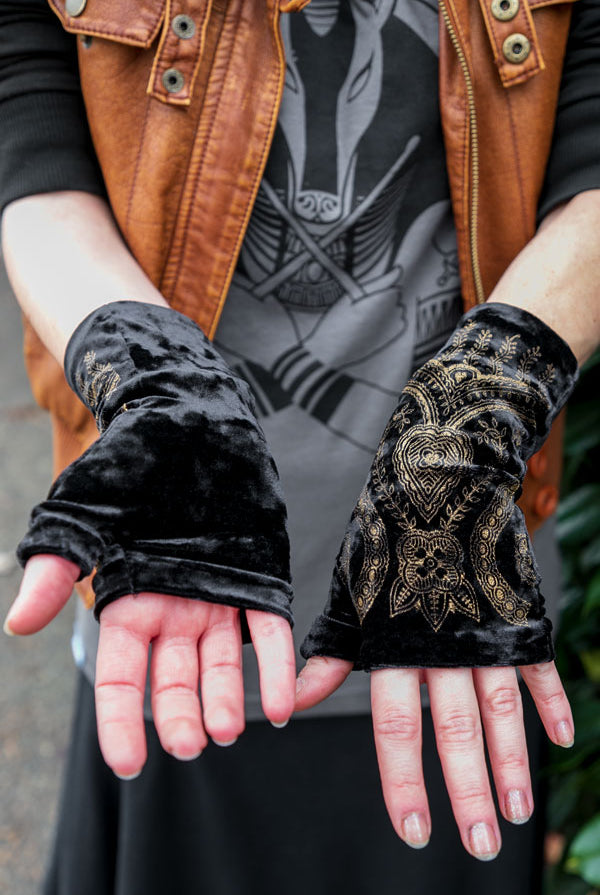 Polonova Longer Mehndi Hearts Arm Warmers - Black with Gold