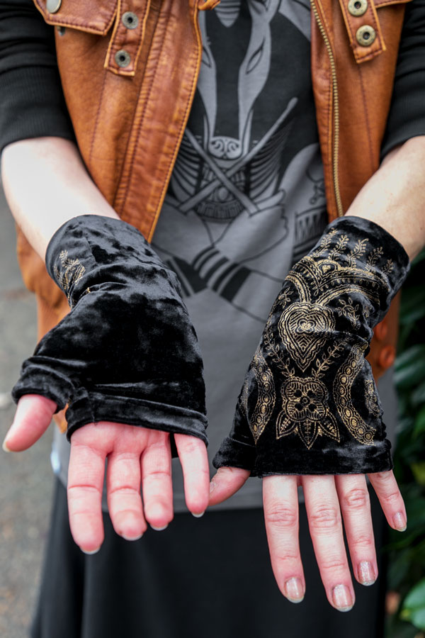 Polonova Longer Mehndi Hearts Arm Warmers - Black with Gold
