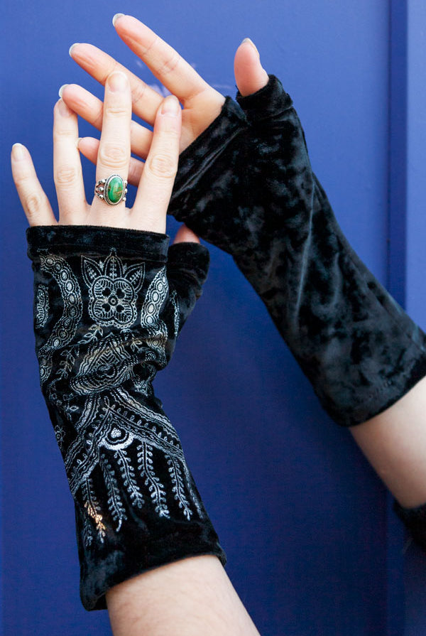 Polonova Longer Mehndi Hearts Arm Warmers - Black with Silver