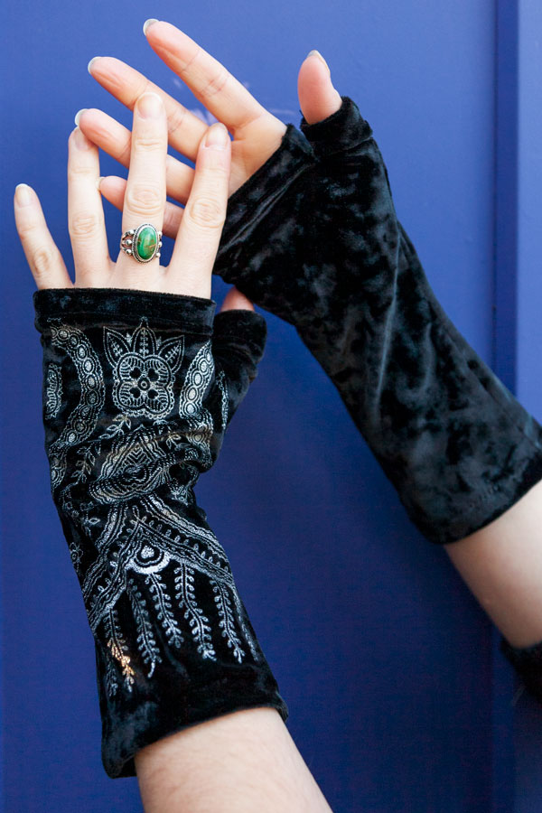 Polonova Longer Mehndi Hearts Arm Warmers - Black with Silver