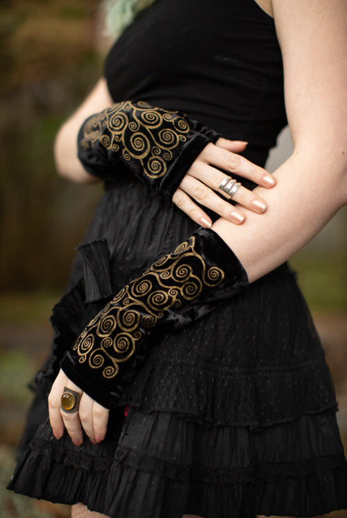 Polonova Klimt Spiral Arm Warmers - Black with Gold