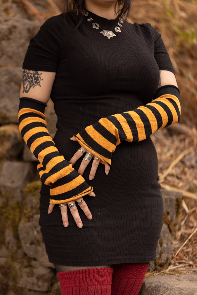 Striped Pattern Arm Sleeves For Women  Really cute outfits, Arm warmers,  Festival accessories
