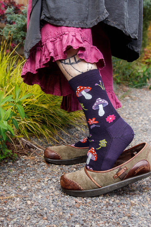 Shroom Bloom Wool Lightweight Crew in Blackberry