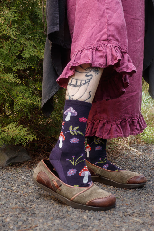 Shroom Bloom Wool Lightweight Crew in Blackberry