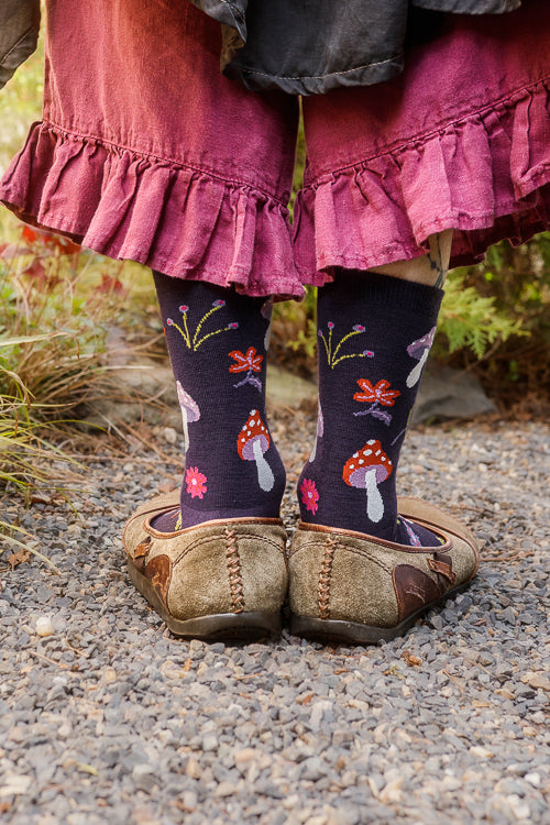 Shroom Bloom Wool Lightweight Crew in Blackberry