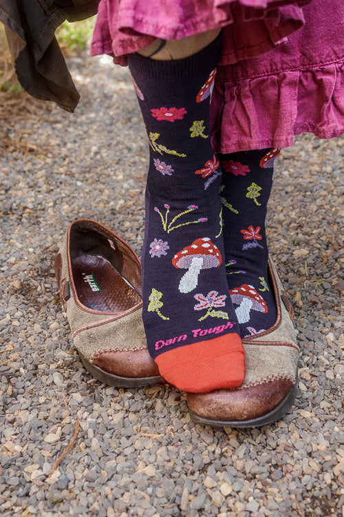 Shroom Bloom Wool Lightweight Crew in Blackberry