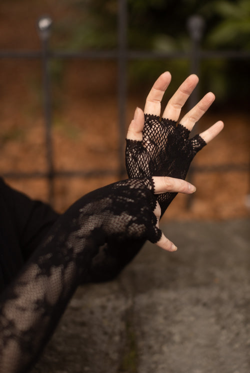 Floral Lace Long Fingerless Gloves
