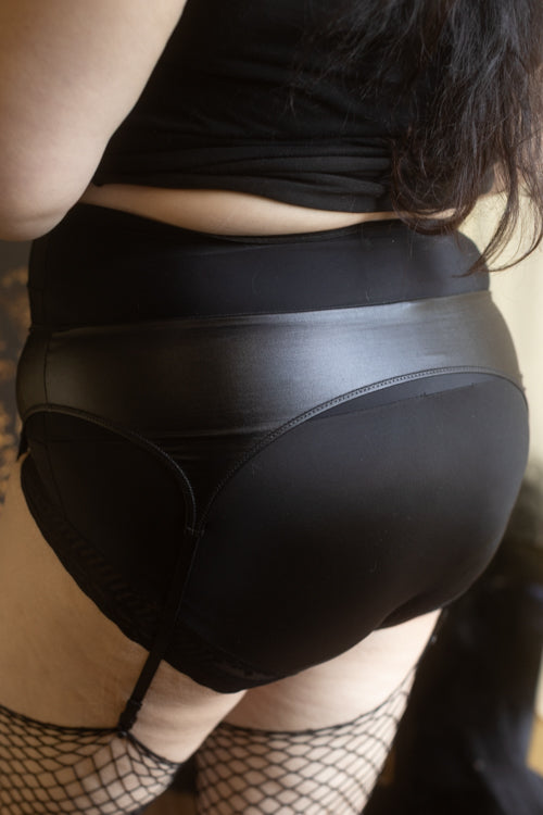 Plus Size Wet Look Garter Belt