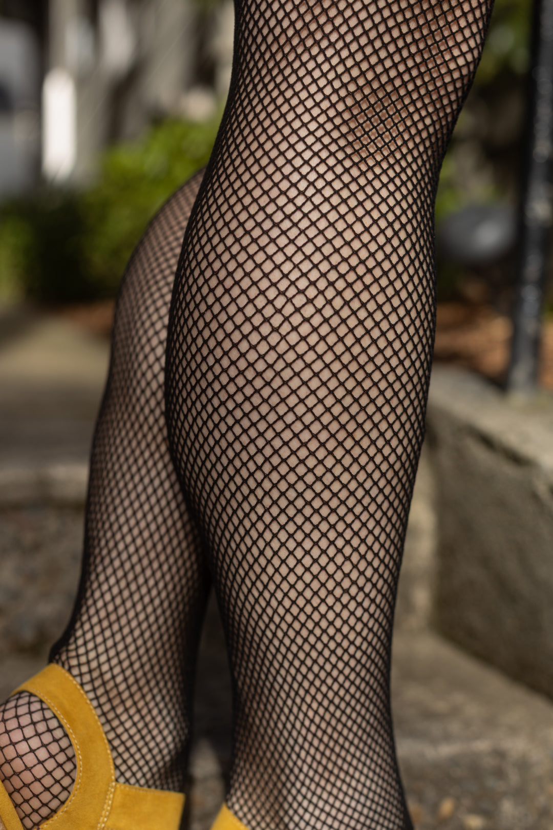 Fishnet Seamless Pantyhose - Black