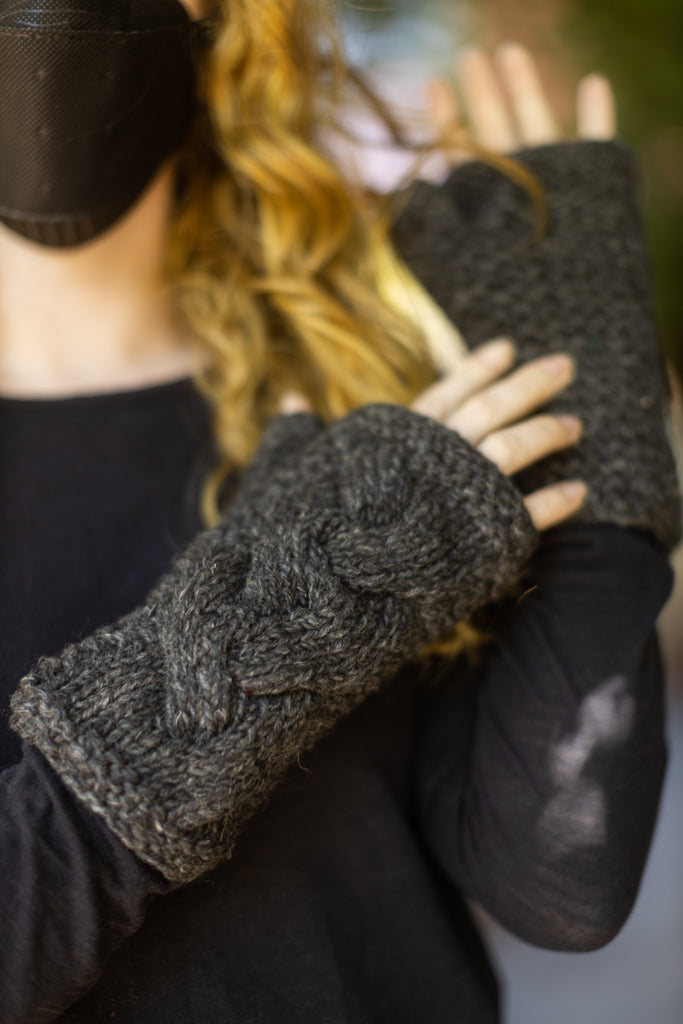 Rustic Cable Wool Arm Warmers - charcoal
