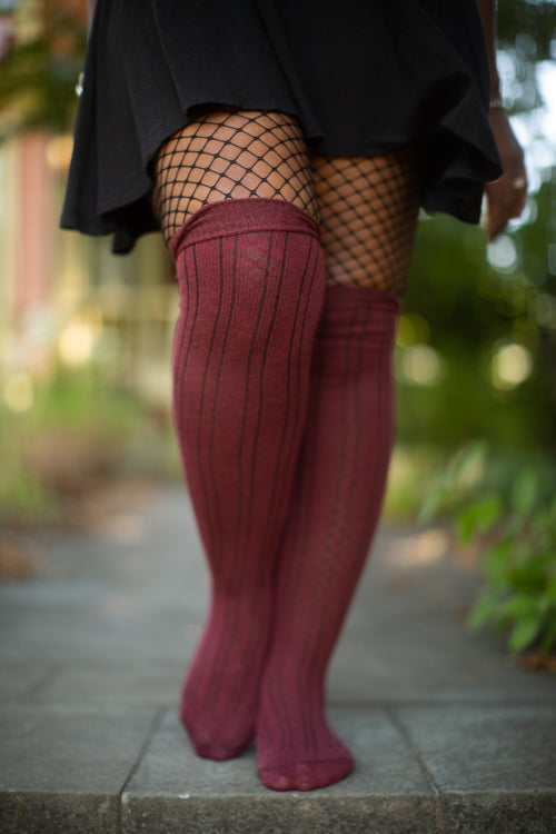 Cotton Inklined Knee Socks - dark red/black