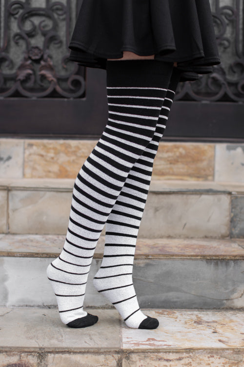 Extraordinarily Longer Gradient Stripes Tube Socks - Black & White