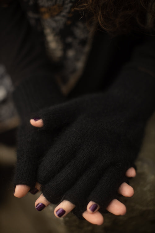 Orkney Angora Thermal Fingerless Gloves - Black - Small