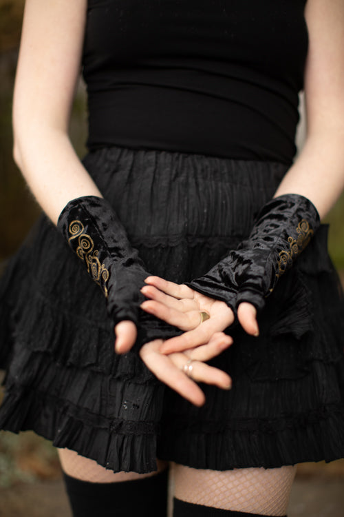 Polonova Klimt Spiral Arm Warmers - Black with Gold