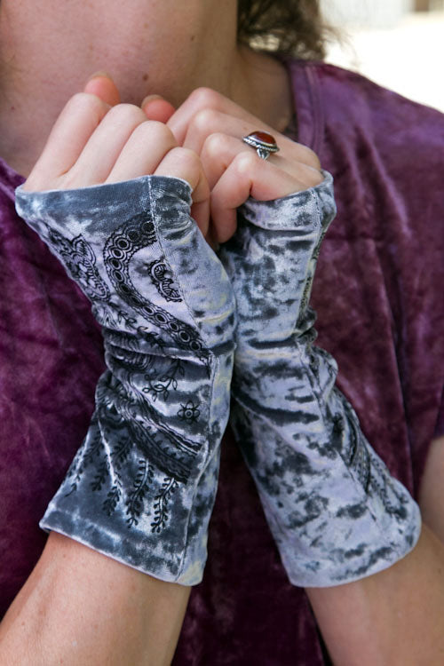 Polonova Longer Mehndi Hearts Arm Warmers - Silver with Black