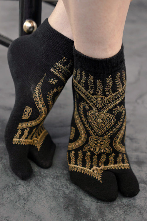 Polonova Mehndi Tabi Socks - Black with Gold