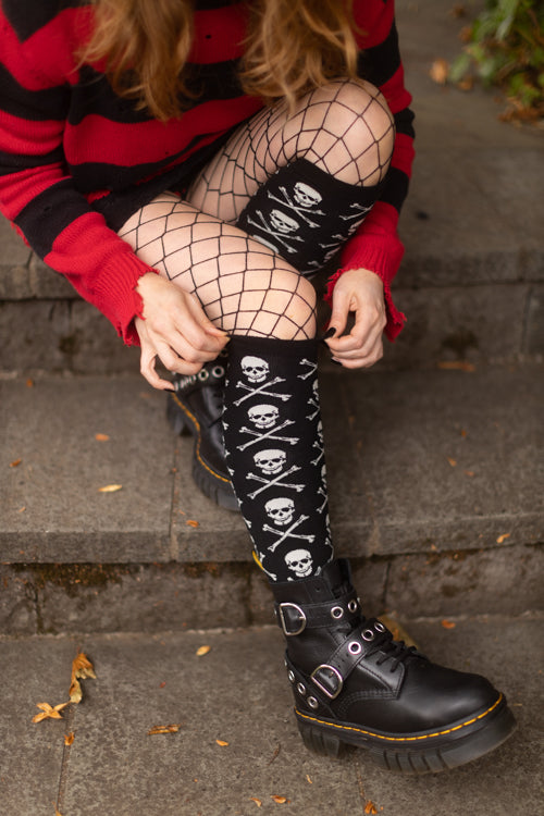 Crossbones Knee High – Sock Dreams